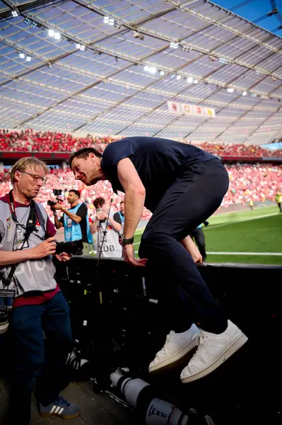 LEVERKUSEN, GERMANY - 11 Mayıs 2025: Xabi Alonso - Bundesliga maçı Bayer 04 Leverkusen FC Augsburg 'a karşı Bayarena' da.