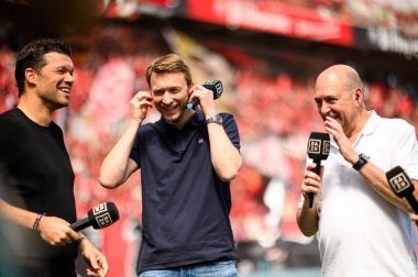 LEVERKUSEN, GERMANY - 11 Mayıs 2025: Michael Ballack, Simon Rolfes, Fernando Carro - Bayer 04 Leverkusen Borussia Dortmund 'a karşı.