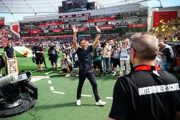 LEVERKUSEN, GERMANY - 11 MAYIS 2025: Xabi Alonso - Bayer 04 Leverkusen, Borussia Dortmund 'a karşı.