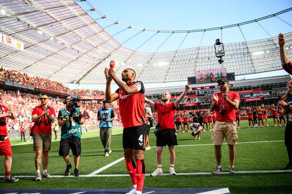 LEVERKUSEN, GERMANY - 11 Mayıs 2025: Jonathan Tah - Bundesliga maçı Bayer 04 Leverkusen, Borussia Dortmund 'a karşı Bayarena' da.