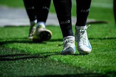 COLOGNE, Almanya - 20 Nisan 2025: Nike Performans VAPOR 16 PRO-Rhein Enerji Stadyumu.