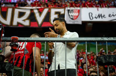 LEVERKUSEN, GERMANY - 21 Mayıs 2023: Karim Bellarabi, Alman eski futbolcu - Bayer 04 Leverkusen, Borussia Moenchengladbach 'a karşı.