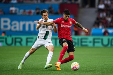 LEVERKUSEN, GERMANY - 21 MAYIS 2023: Jonas Hofmann, Piero Hincapie - Bayer 04 Leverkusen-Borussia Moenchengladbach maçı Bayena 'da.