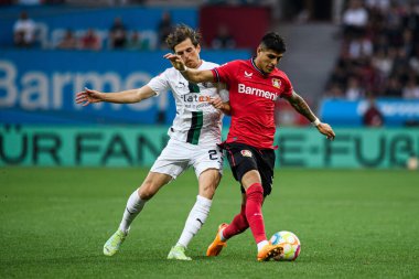LEVERKUSEN, GERMANY - 21 MAYIS 2023: Jonas Hofmann, Piero Hincapie - Bayer 04 Leverkusen-Borussia Moenchengladbach maçı Bayena 'da.