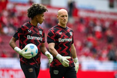 MAINZ, GERMANY - 17 Mayıs 2025: Simeon Rapsch, Niklas Lomb - Bundesliga maçı 1.FSV Mainz 05 Bayer 04 Leverkusen 'e karşı Mewa Arena' da.
