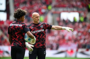 MAINZ, GERMANY - 17 Mayıs 2025: Simeon Rapsch, Niklas Lomb - Bundesliga maçı 1.FSV Mainz 05 Bayer 04 Leverkusen 'e karşı Mewa Arena' da.