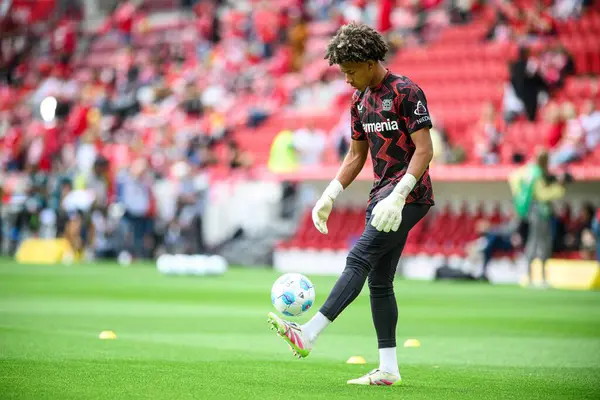 MAINZ, GERMANY - 17 Mayıs 2025: Simeon Rapsch - Bundesliga maçı 1.FSV Mainz 05-Bayer 04 Leverkusen maçı Mewa Arena 'da.