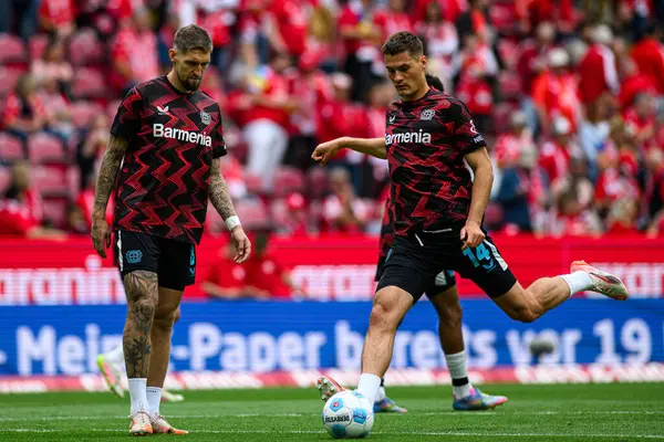 MAINZ, GERMANY - 17 Mayıs 2025: Robert Andrich, Patrik Schick - Bundesliga maçı 1.FSV Mainz 05 - Bayer 04 Leverkusen maçı Meena Arena 'da.