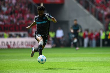 MAINZ, GERMANY - 17 Mayıs 2025: Nathan Tella - Bundesliga maçı 1.FSV Mainz 05, Bayer 04 Leverkusen 'e karşı Mewa Arena' da.