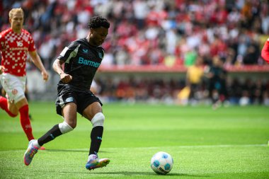 MAINZ, GERMANY - 17 Mayıs 2025: Nathan Tella - Bundesliga maçı 1.FSV Mainz 05, Bayer 04 Leverkusen 'e karşı Mewa Arena' da.