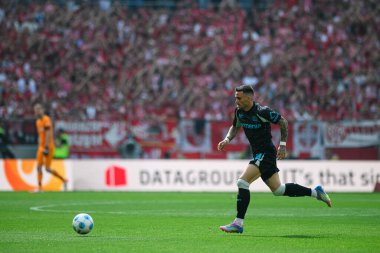 MAINZ, GERMANY - 17 Mayıs 2025: Aleix Garcia - Bundesliga maçı 1.FSV Mainz 05, Bayer 04 Leverkusen 'e karşı Mewa Arena' da.