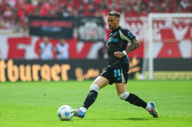 MAINZ, GERMANY - 17 Mayıs 2025: Aleix Garcia - Bundesliga maçı 1.FSV Mainz 05, Bayer 04 Leverkusen 'e karşı Mewa Arena' da.