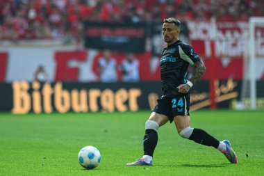 MAINZ, GERMANY - 17 Mayıs 2025: Aleix Garcia - Bundesliga maçı 1.FSV Mainz 05, Bayer 04 Leverkusen 'e karşı Mewa Arena' da.