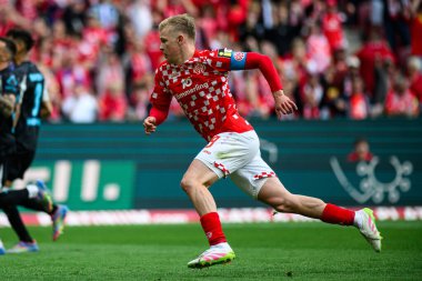 MAINZ, GERMANY - 17 Mayıs 2025: Jonathan Burkardt, gol - 1.FSV Mainz 05 - Bayer 04 Leverkusen maçında Mewa Arena 'da.