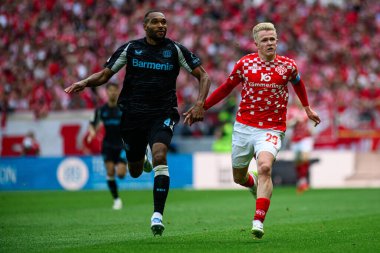 MAINZ, GERMANY - 17 Mayıs 2025: Jonathan Tah, Jonathan Burkardt - Bundesliga maçı 1.FSV Mainz 05 - Bayer 04 Leverkusen maçı Mewa Arena 'da.