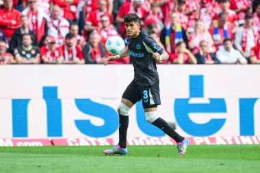 MAINZ, GERMANY - 17 Mayıs 2025: Piero Hincapie - Bundesliga maçı 1.FSV Mainz 05 - Bayer 04 Leverkusen maçı Mewa Arena 'da.