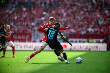 MAINZ, GERMANY - 17 Mayıs 2025: Jonathan Burkardt, Arthur - Bundesliga maçı 1.FSV Mainz 05 - Bayer 04 Leverkusen maçı Mewa Arena 'da.