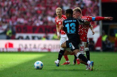 MAINZ, GERMANY - 17 Mayıs 2025: Jonathan Burkardt, Arthur - Bundesliga maçı 1.FSV Mainz 05 - Bayer 04 Leverkusen maçı Mewa Arena 'da.