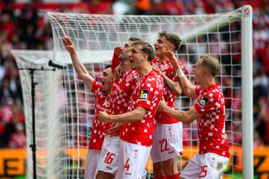 MAINZ, GERMANY - 17 Mayıs 2025: Stefan Bell, gol - 1.FSV Mainz 05 - Bayer 04 Leverkusen maçında Mewa Arena 'da.