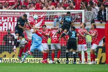 MAINZ, GERMANY - 17 Mayıs 2025: saldırı - Bundesliga maçı 1.FSV Mainz 05 - Bayer 04 Leverkusen 'e karşı Mewa Arena' da.