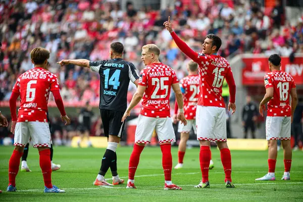 MAINZ, GERMANY - 17 Mayıs 2025: Stefan Bell - Bundesliga maçı 1.FSV Mainz 05 - Bayer 04 Leverkusen 'e karşı Mewa Arena' da.