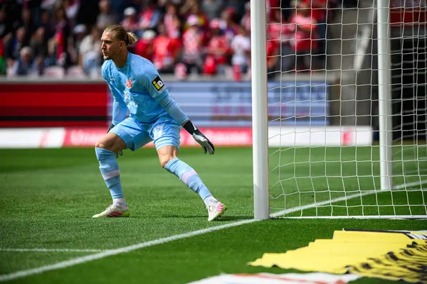 MAINZ, GERMANY - 17 Mayıs 2025: Robin Zentner - Bundesliga maçı 1.FSV Mainz 05 - Bayer 04 Leverkusen 'e karşı Mewa Arena' da.