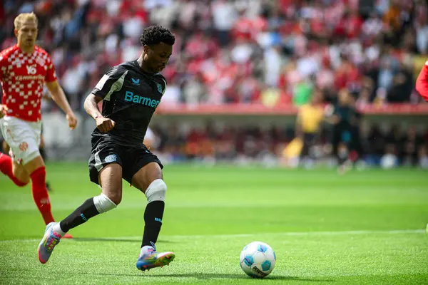 MAINZ, GERMANY - 17 Mayıs 2025: Nathan Tella - Bundesliga maçı 1.FSV Mainz 05, Bayer 04 Leverkusen 'e karşı Mewa Arena' da.
