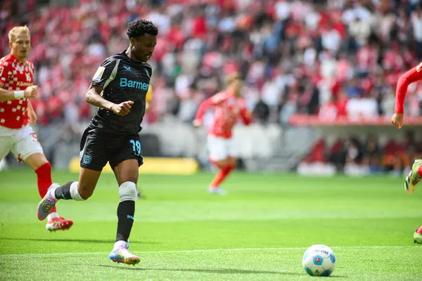 MAINZ, GERMANY - 17 Mayıs 2025: Nathan Tella - Bundesliga maçı 1.FSV Mainz 05, Bayer 04 Leverkusen 'e karşı Mewa Arena' da.