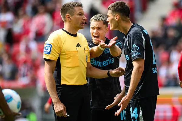 MAINZ, GERMANY - 17 Mayıs 2025: Reichel Tobias, Florian Wirtz, Patrik Schick - Bundesliga maçı 1.FSV Mainz 05 - Bayer 04 Leverkusen.