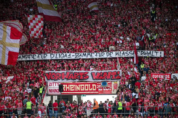 MAINZ, GERMANY - 17 Mayıs 2025: - 1.FSV Mainz 05 - Bayer 04 Leverkusen maçı Meena Arena 'da.