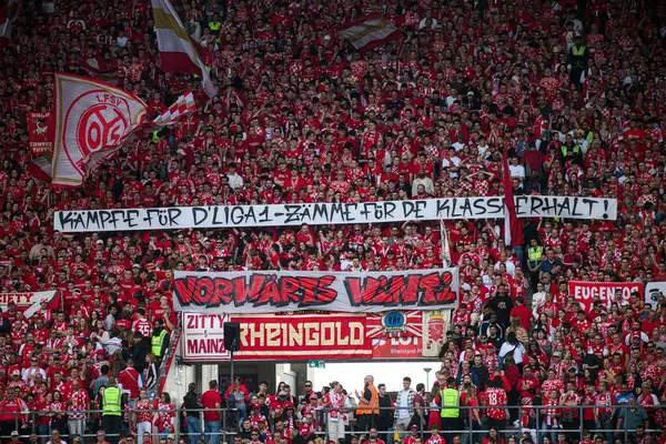 MAINZ, GERMANY - 17 Mayıs 2025: - 1.FSV Mainz 05 - Bayer 04 Leverkusen maçı Meena Arena 'da.