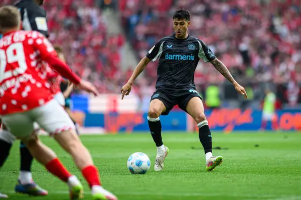 MAINZ, GERMANY - 17 Mayıs 2025: Exequiel Palacios - Bundesliga maçı 1.FSV Mainz 05 - Bayer 04 Leverkusen maçı Mewa Arena 'da.