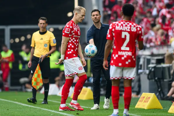 MAINZ, GERMANY - 17 Mayıs 2025: Xabi Alonso - Bundesliga maçı 1.FSV Mainz 05 - Bayer 04 Leverkusen maçı Mewa Arena 'da.