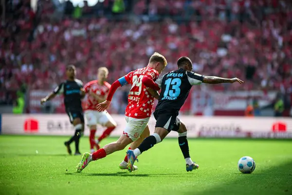 MAINZ, GERMANY - 17 Mayıs 2025: Jonathan Burkardt, Arthur - Bundesliga maçı 1.FSV Mainz 05 - Bayer 04 Leverkusen maçı Mewa Arena 'da.