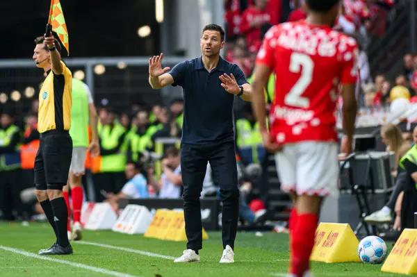 MAINZ, GERMANY - 17 Mayıs 2025: Xabi Alonso - Bundesliga maçı 1.FSV Mainz 05 - Bayer 04 Leverkusen maçı Mewa Arena 'da.