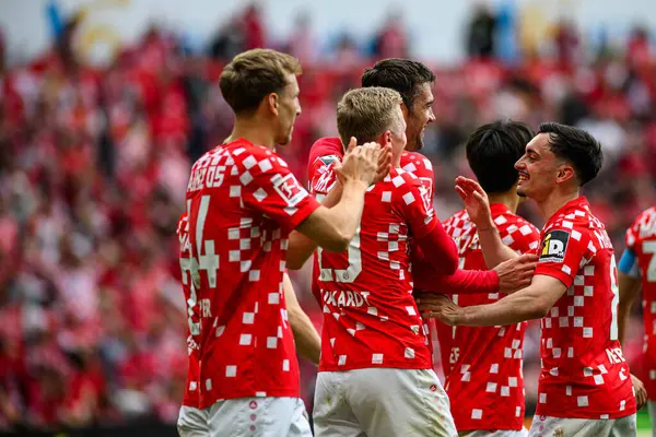 MAINZ, GERMANY - 17 Mayıs 2025: Stefan Bell, gol - 1.FSV Mainz 05 - Bayer 04 Leverkusen maçında Mewa Arena 'da.