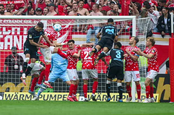 MAINZ, GERMANY - 17 Mayıs 2025: saldırı - Bundesliga maçı 1.FSV Mainz 05 - Bayer 04 Leverkusen 'e karşı Mewa Arena' da.