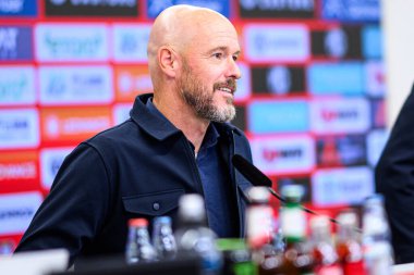 LEVERKUSEN, GERMANY - 26 MAYIS 2025: - Basın toplantısı Erik 10 Hag, Bayena 'da yeni teknik direktör Bayer 04 Leverkusen.