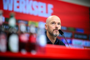 LEVERKUSEN, GERMANY - 26 MAYIS 2025: - Basın toplantısı Erik 10 Hag, Bayena 'da yeni teknik direktör Bayer 04 Leverkusen.