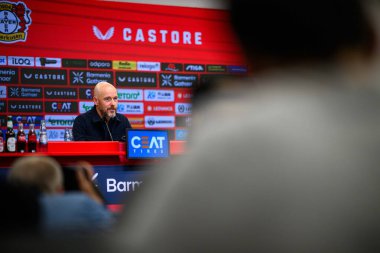 LEVERKUSEN, GERMANY - 26 MAYIS 2025: - Basın toplantısı Erik 10 Hag, Bayena 'da yeni teknik direktör Bayer 04 Leverkusen.