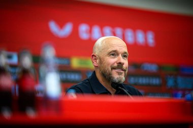 LEVERKUSEN, GERMANY - 26 MAYIS, 2025: Simon Rolfes - Basın toplantısı Erik ten Hag, Bayena 'da yeni teknik direktör Bayer 04 Leverkusen.