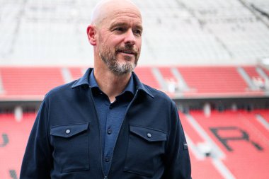 LEVERKUSEN, GERMANY - 26 MAYIS 2025: - Basın toplantısı Erik 10 Hag, Bayena 'da yeni teknik direktör Bayer 04 Leverkusen.