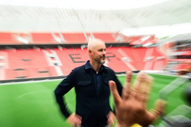 LEVERKUSEN, GERMANY - 26 MAYIS 2025: - Basın toplantısı Erik 10 Hag, Bayena 'da yeni teknik direktör Bayer 04 Leverkusen.