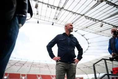 LEVERKUSEN, GERMANY - 26 MAYIS 2025: - Basın toplantısı Erik 10 Hag, Bayena 'da yeni teknik direktör Bayer 04 Leverkusen.