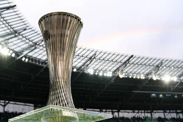 WROCLAW, POLAND - 28 Mayıs 2025: Trophy, Cup - UEFA Avrupa Konferans Ligi Real Betis Chelsea FC 'ye karşı Wroclaw Stadyumu.