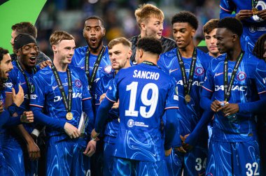 WROCLAW, POLAND - 28 Mayıs 2025: Madalya töreni, Cole Palmer, Jadon Sancho, Kiernan Dewsbury Hall, Tyrique George - UEFA Avrupa Konferans Ligi Real Betis karşı Chelsea FC.