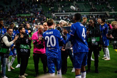 WROCLAW, POLAND - 28 Mayıs 2025: Cole Palmer, Tosin Adarabioyo - UEFA Avrupa Konferans Ligi Real Betis Chelsea FC 'ye karşı Wroclaw Stadyumu' nda oynanan final maçı.
