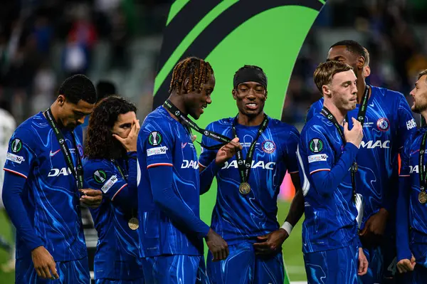 WROCLAW, POLAND - 28 Mayıs 2025: Madalya töreni - Wroclaw Stadyumu 'nda UEFA Avrupa Konferans Ligi Real Betis Chelsea FC' ye karşı.