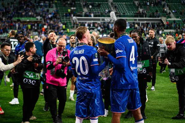 WROCLAW, POLAND - 28 Mayıs 2025: Cole Palmer, Tosin Adarabioyo - UEFA Avrupa Konferans Ligi Real Betis Chelsea FC 'ye karşı Wroclaw Stadyumu' nda oynanan final maçı.