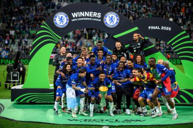 WROCLAW, POLAND - 28 Mayıs 2025: Kupalı oyuncular, kutlamalar, kazananlar - UEFA Avrupa Konferans Ligi Real Betis Chelsea FC 'ye karşı Wroclaw Stadyumu' nda oynanan final maçı.